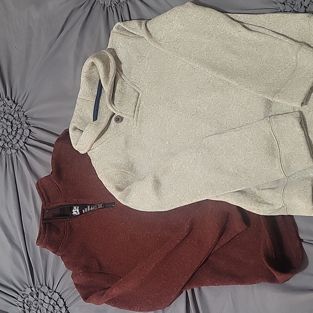 2 long sleeve tops